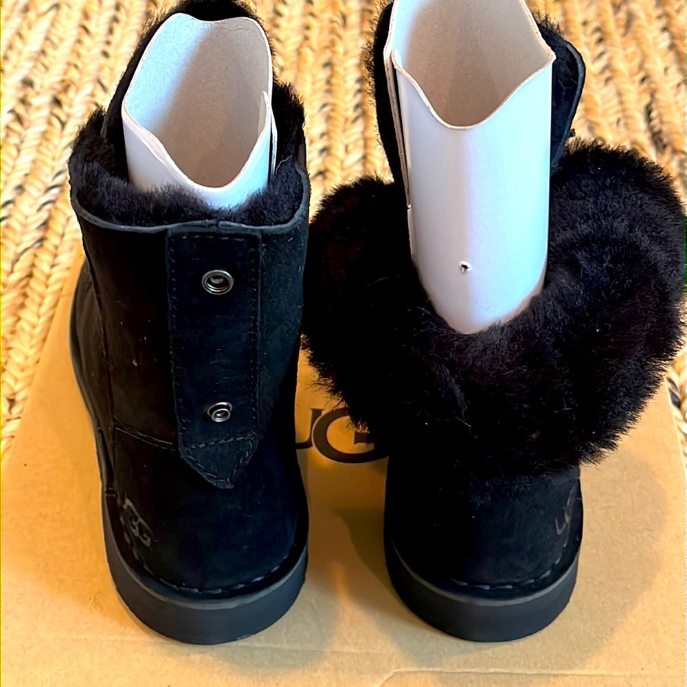 UGG Boots W Quincy - Picture 2 of 8